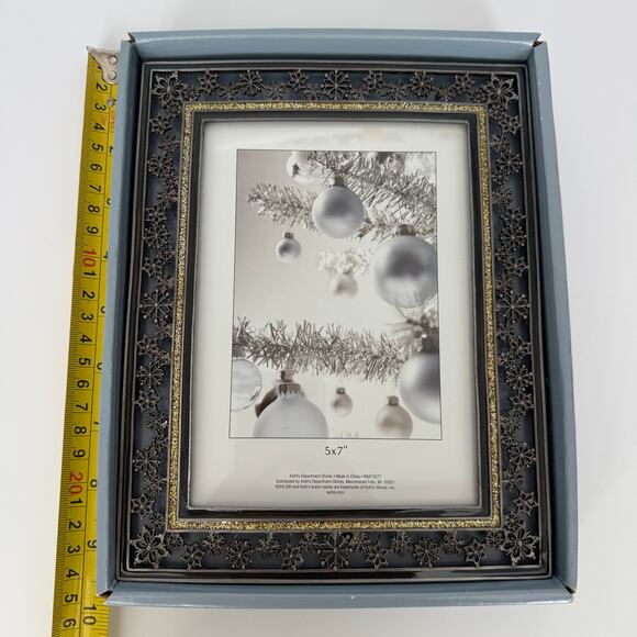 NIB Enameled Metal Christmas/Winter/Holiday Photo Frame Snowflakes Sparkle - Picture 5 of 7